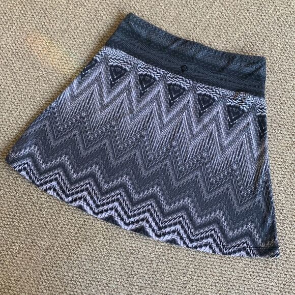 🟢3 items for $20 PRANA skirt pull on jersey knit zigzag print size women’s XS - Picture 2 of 10